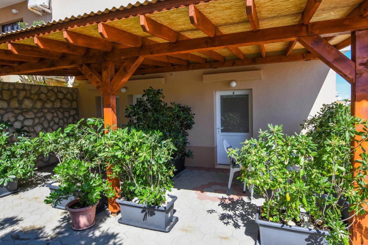 Apartmani Marija Ljubica Pag Town Luaran gambar