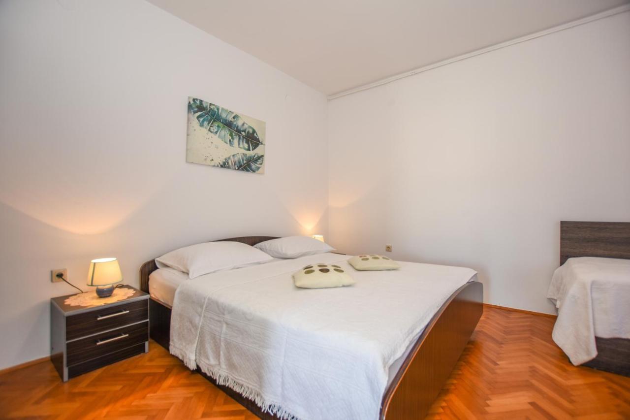 Apartmani Marija Ljubica Pag Town Luaran gambar