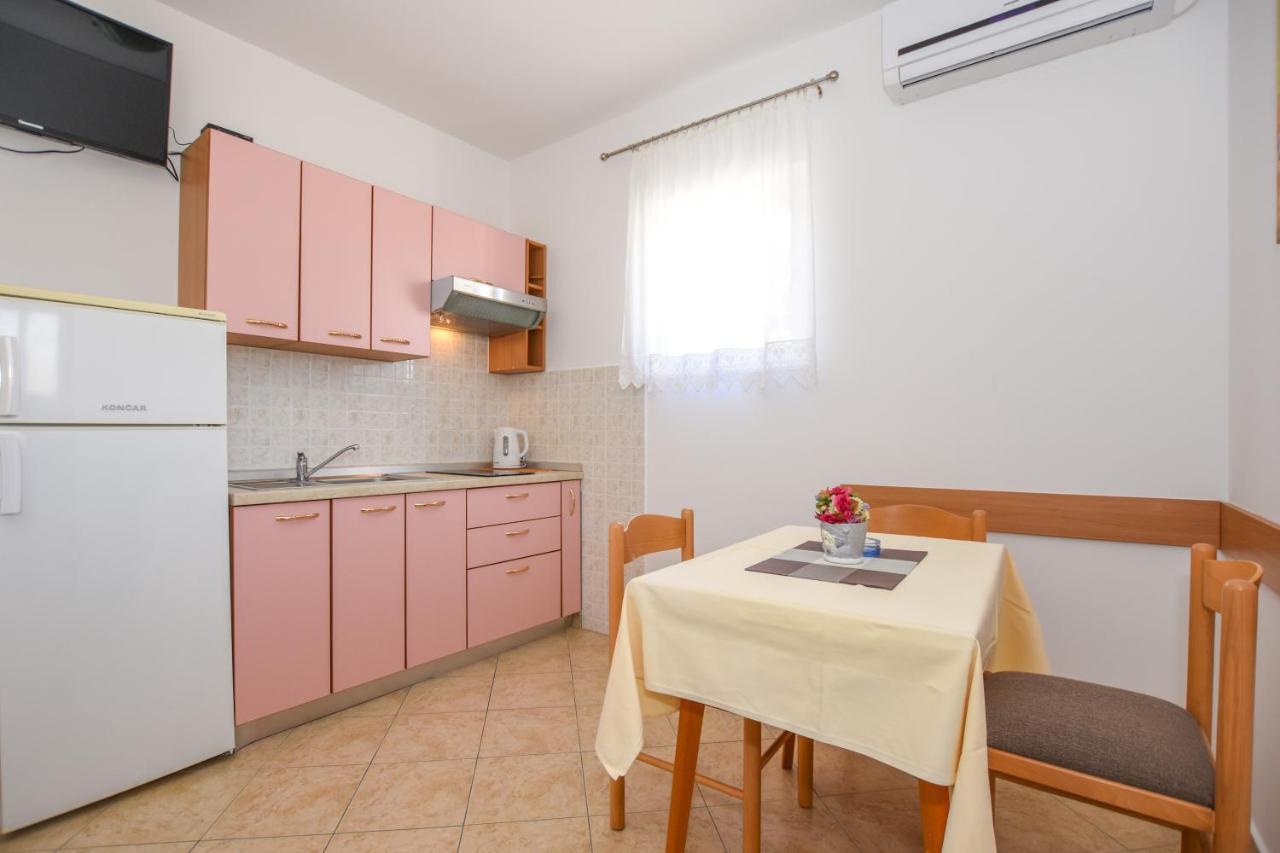 Apartmani Marija Ljubica Pag Town Luaran gambar