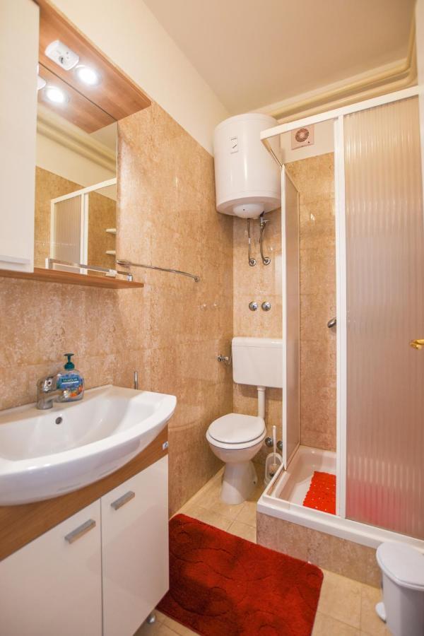 Apartmani Marija Ljubica Pag Town Luaran gambar