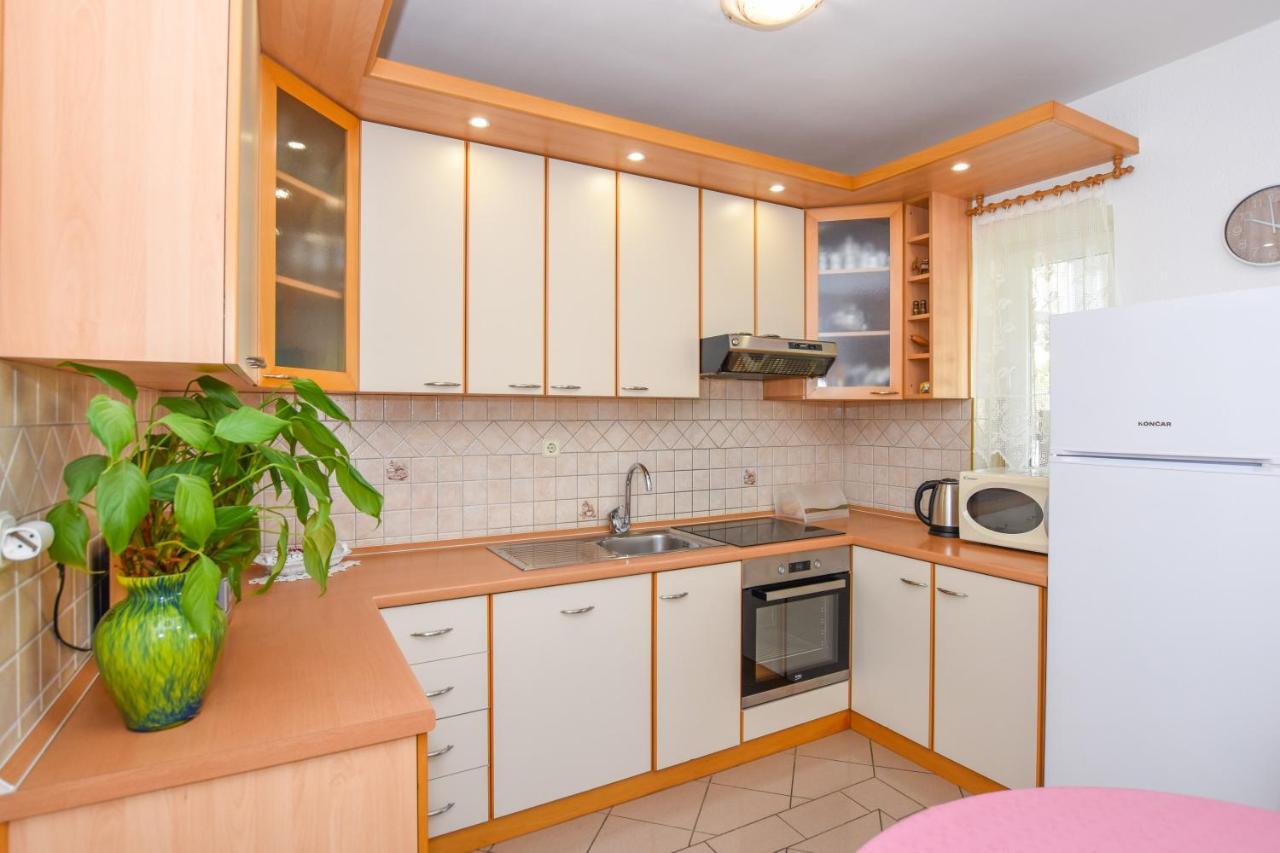 Apartmani Marija Ljubica Pag Town Luaran gambar