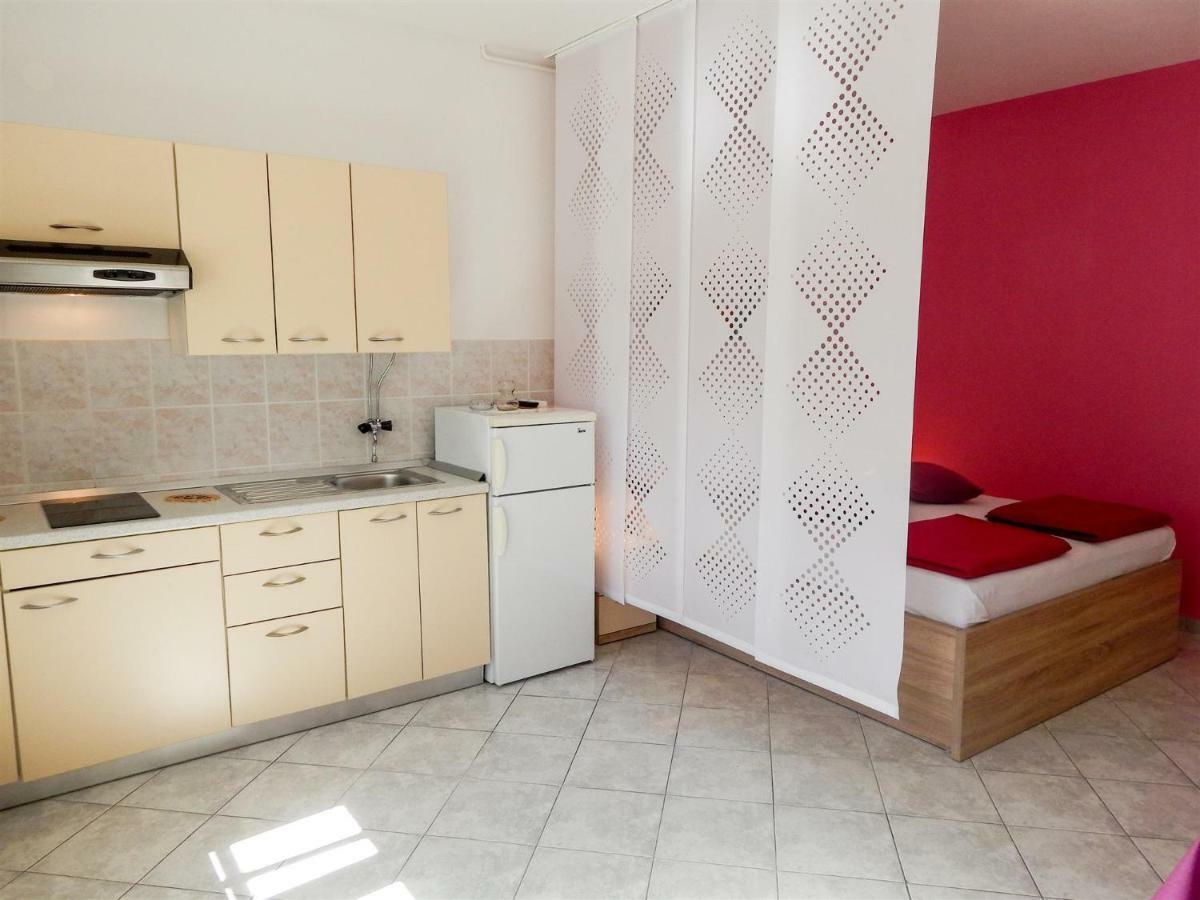 Apartmani Marija Ljubica Pag Town Luaran gambar